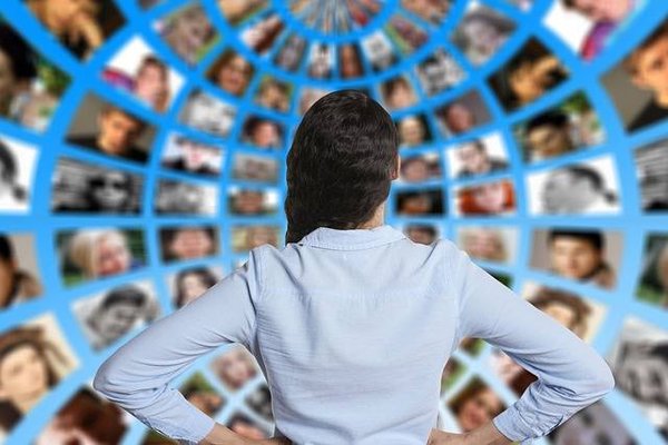 Quels sont les salons autour de l'événementiel en France permettent de découvrir des acteurs majeurs de la com et du web ?